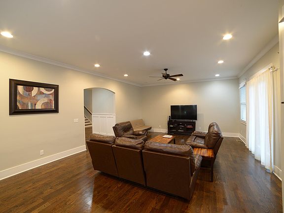 5th image of 510 32nd Ave S
