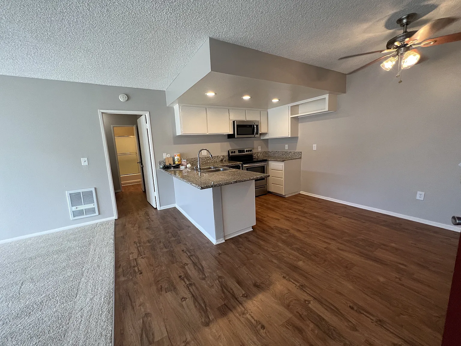 Cross Roads Apartment Homes — Photo 2