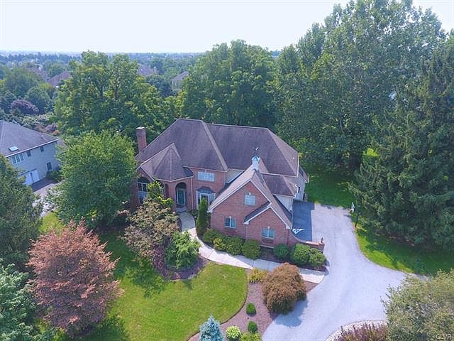 2nd image of 840 Benner Rd