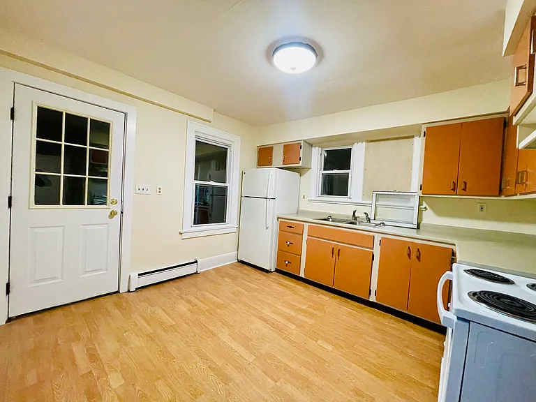 114 Main St #F — Photo 6