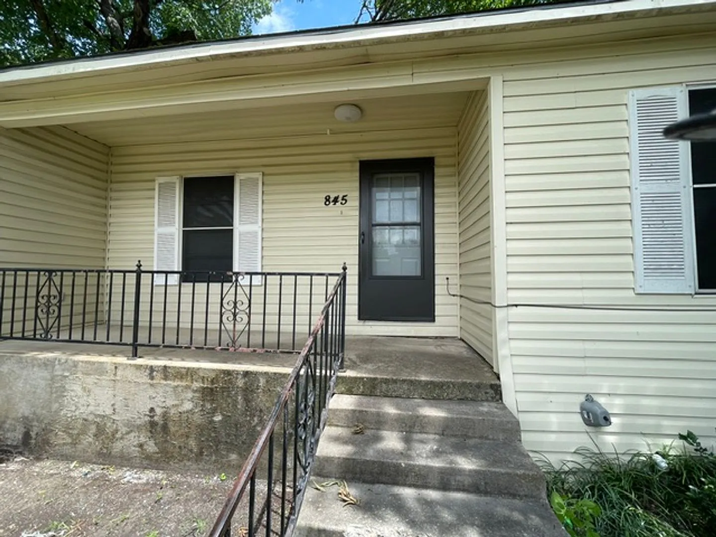 **Available Now** Charming 2 Bedroom 1 Bath Home In White Settlement — Photo 3