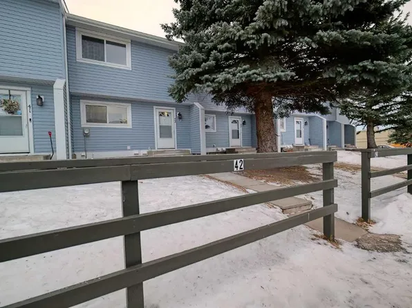 195 N Manora Pl NE #42, Calgary, AB T2A 5J8