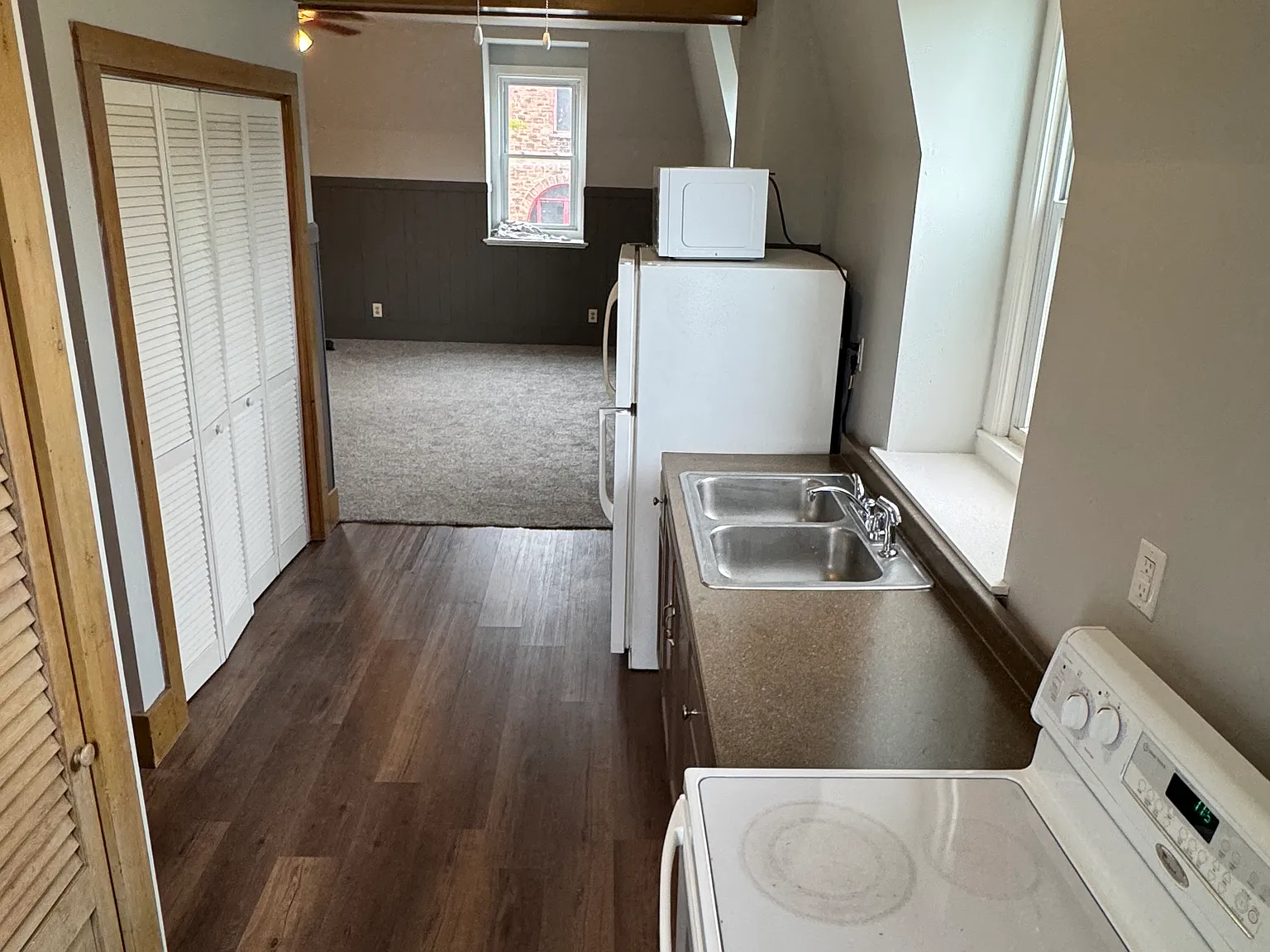 2 bed, $1,300 — Photo 4