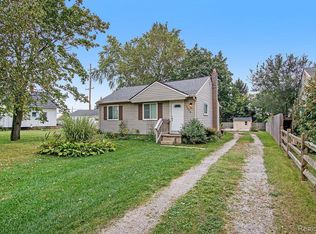 5456 Drayton Rd, Clarkston, MI 48346