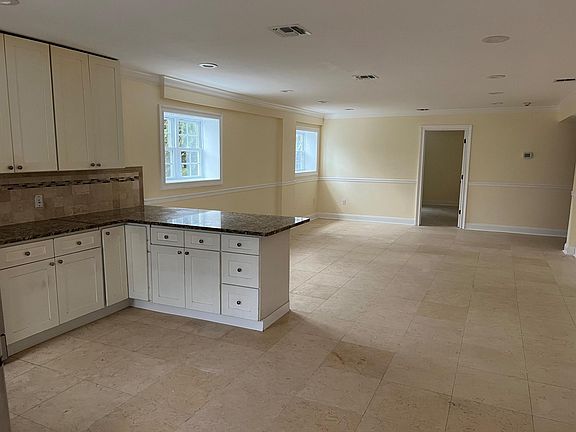 2nd image of 15 Alexander Pl
