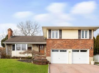 82 Hill Dr, Oyster Bay, NY 11771