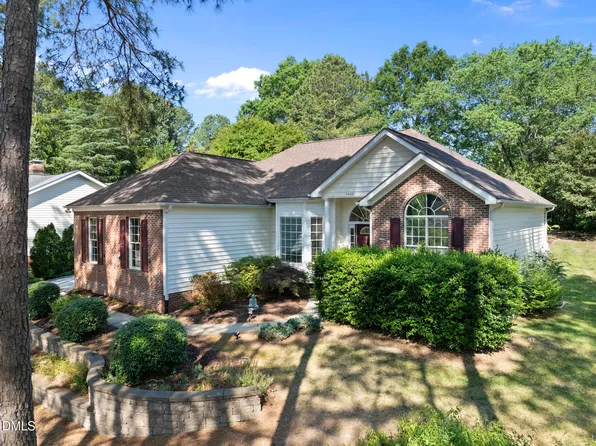 6600 Glen Forrest Dr, Chapel Hill, NC 27517