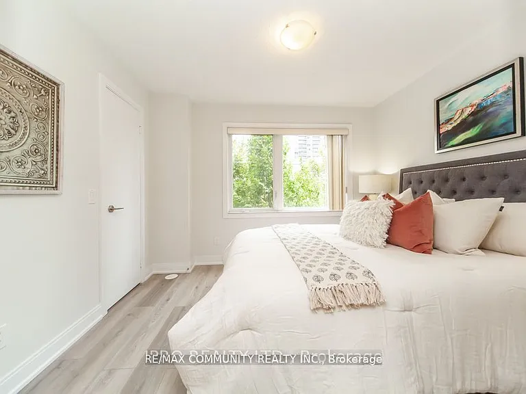 315 Village Green Sq #Townhouse 51 — Photo 22