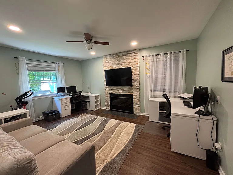 9204 Crystalwood Ln — Photo 16