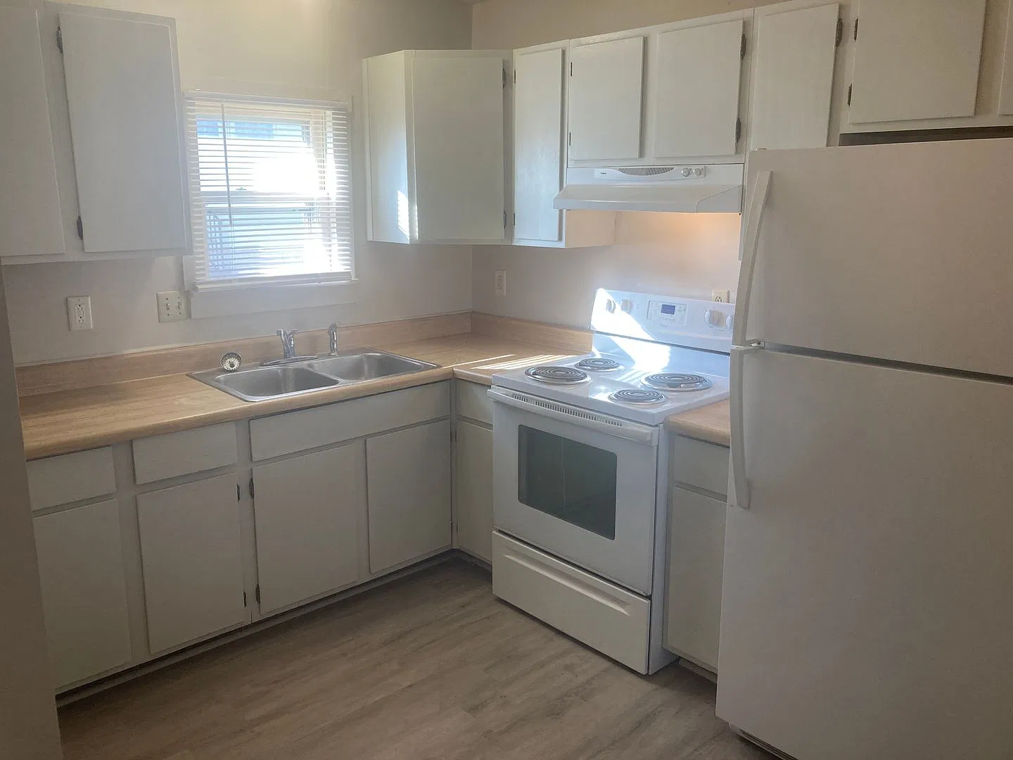100 Jefferson Pl — Photo 1