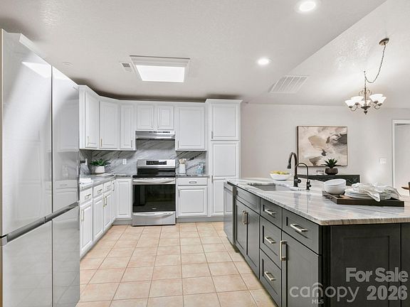 5th image of 220 Jones Ct
