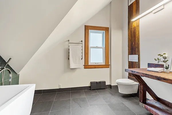 Sold by Compass | media 18