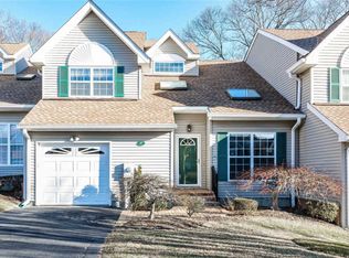 17 Northridge Cir, Huntington, NY 11743