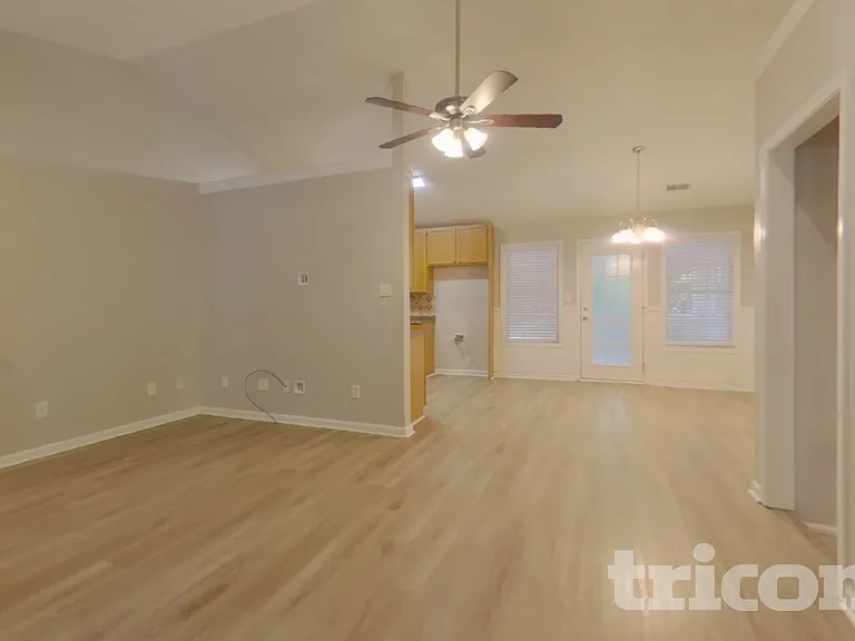 726 Westbury Dr — Photo 3