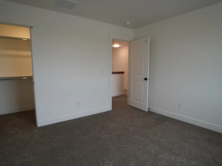 325 N Liberty Ave — Photo 12