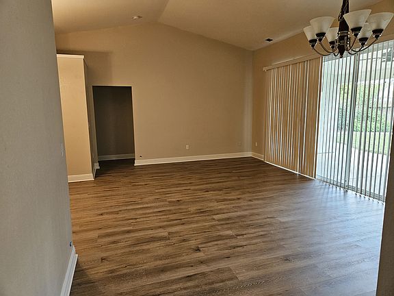 5th image of 2348 Country Manor Dr