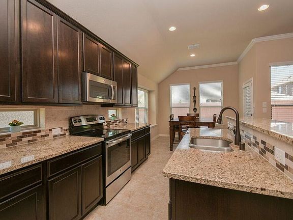3rd image of 11805 Yarmouth Ln