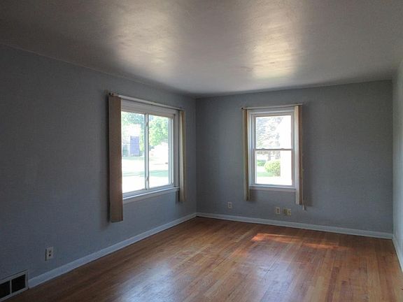 4th image of 1212 Stratford Ave