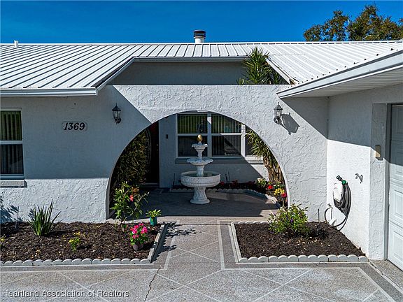 3rd image of 1369 NE Viola Rd