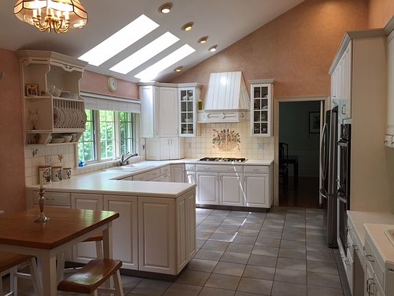 3rd image of 6 Langstaff Ln