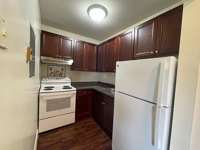 Jamestown Apartments — Photo 4