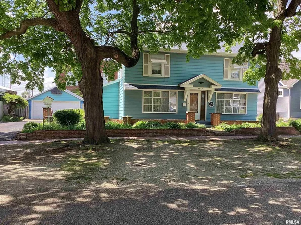 56 N East St, Farmington, IL 61531