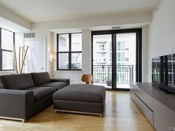 4th image of 451 W Huron St Unit 712