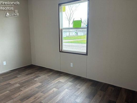 4th image of 1121 Clayberg Rd #115