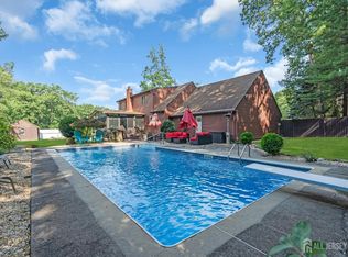 19 Ellen Cir, Old Bridge, NJ 08857