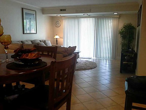 4th image of 125 Van Zandt Ave APT 101