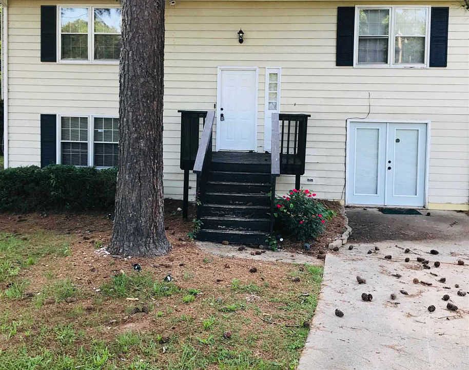 1st image of 807 Navajo Ct SE