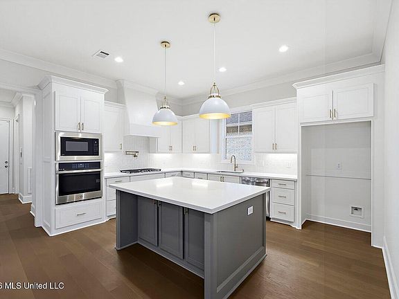 5th image of 256 Caroline Blvd