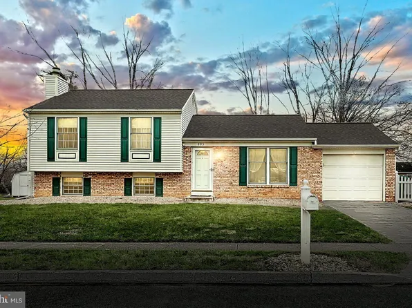 805 Briarwood Ln, Camp Hill, PA 17011