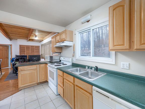 4th image of 9550 Golf Port Dr #202