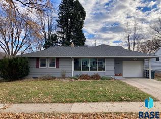 2104 S Holly Ave, Sioux Falls, SD 57105