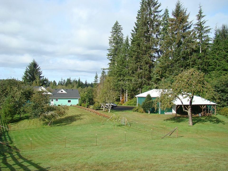 Rear of the property, house & garage on 5 pristine acres.
