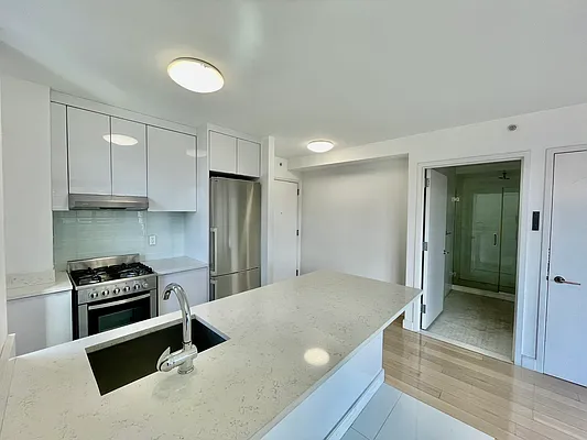 Rented by Highline Residential | media 29