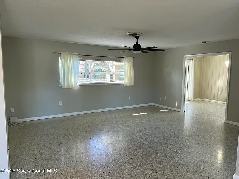 250 Debra Ct — Photo 3