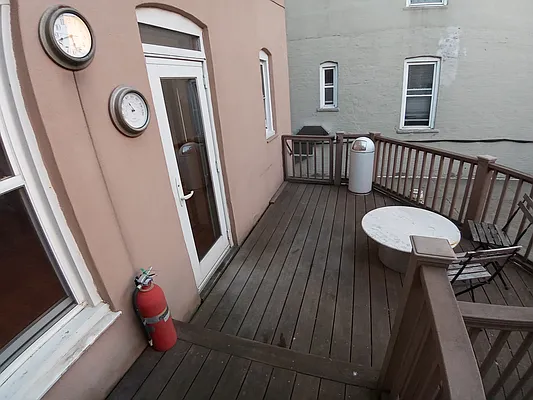 Rented by Halvatzis Realty | media 10