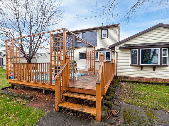 4th image of 311 Squire Dale Ln