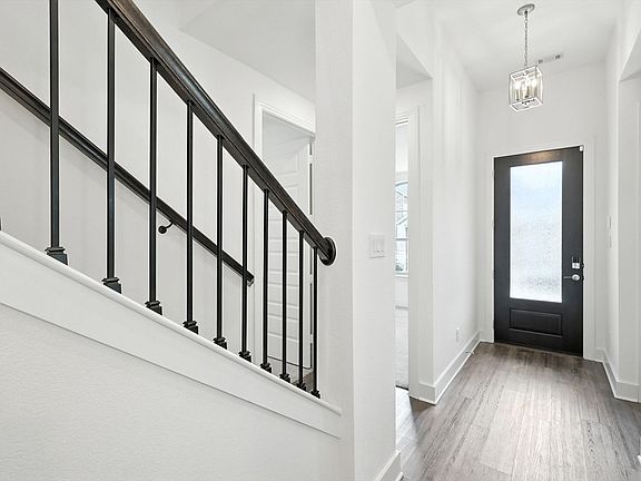 2nd image of 2308 Stella Ln