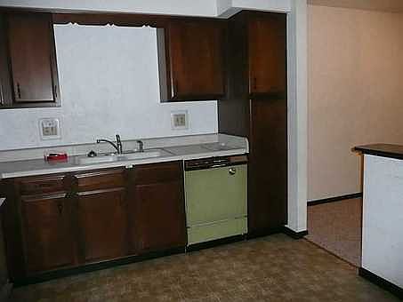 5th image of 404 Teakwood Ln NE #2