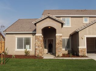 1146 W Dustin Ave, Fowler, CA 93625