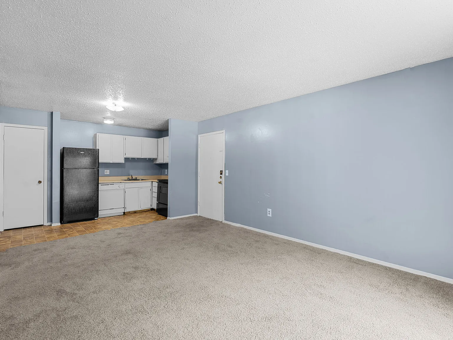 Creekside Apartments — Photo 4