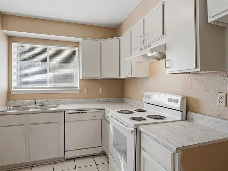 1628 Claudia Dr — Photo 15