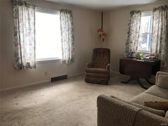 4th image of 221 McClennan Dr