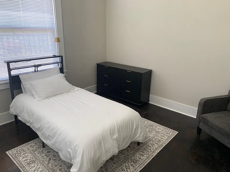 1201 N Irwin St #10 — Photo 3