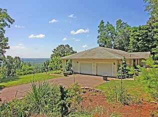 305 Warrenville Rd, Green Brook, NJ 08812