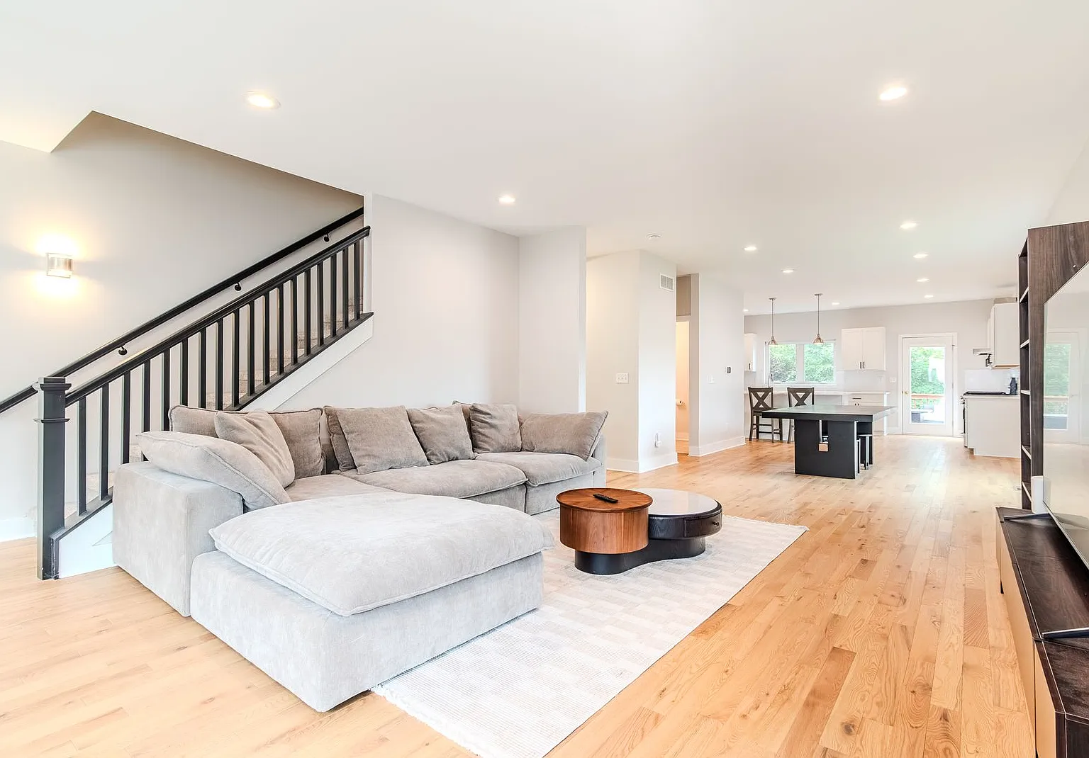 123 Mason Ct — Photo 3