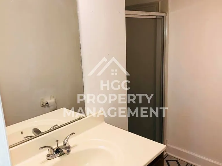 704 Irving Ave #A — Photo 5